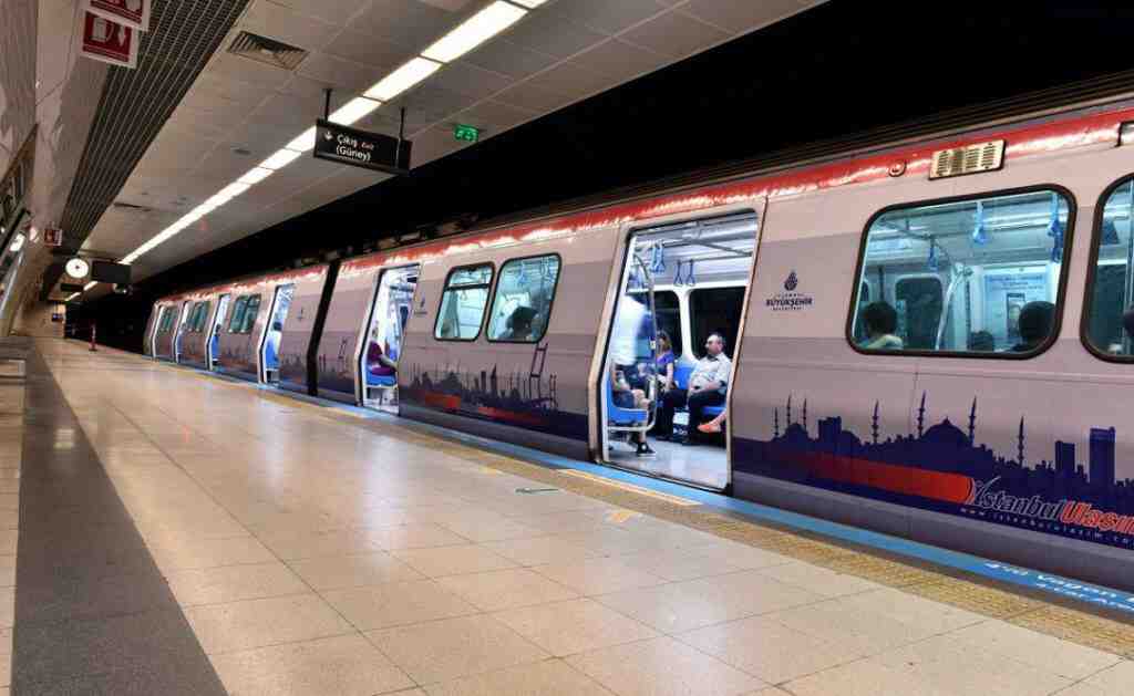 İstanbul’da metro seferlerinde aksama yaşandı